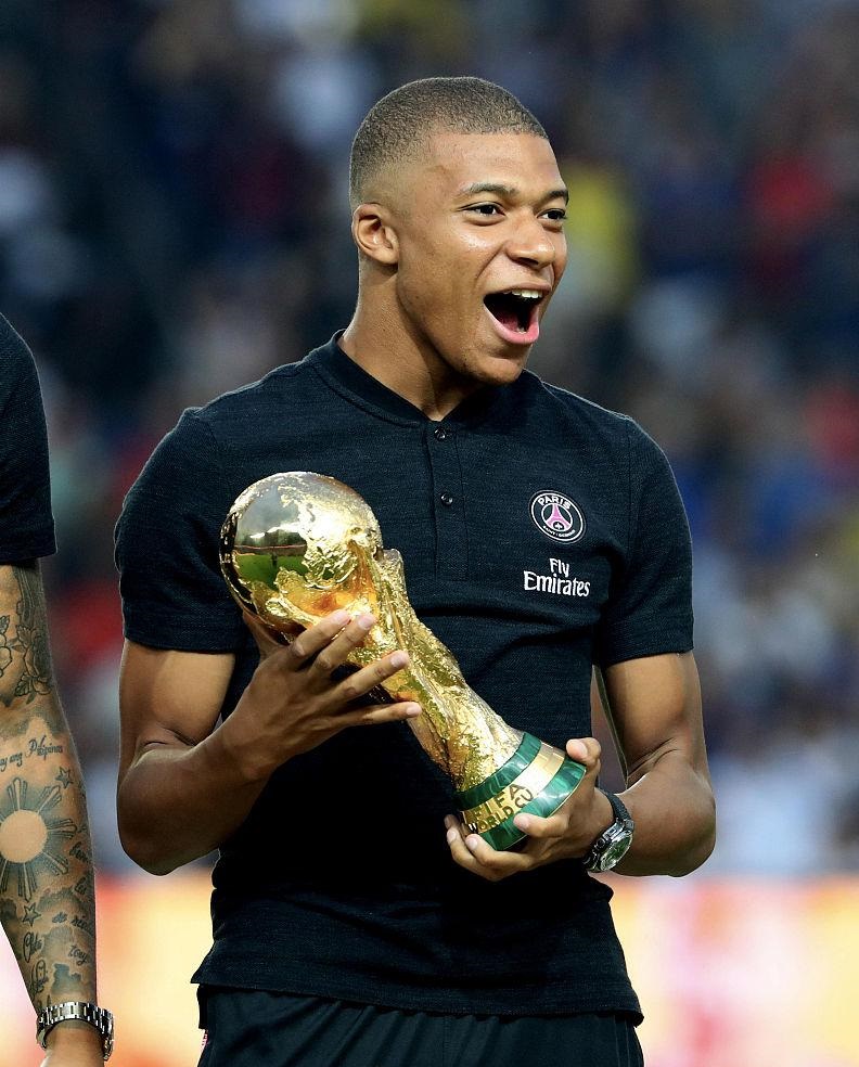 马丁内利：我进球后和马杜埃凯有过交流，我说他的进球更精彩