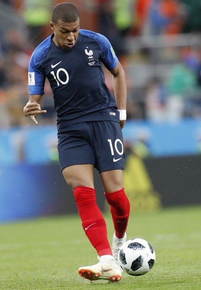 国脚连续助攻，带动全队节奏